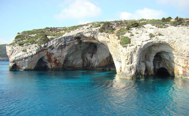 Green Cave Vis island