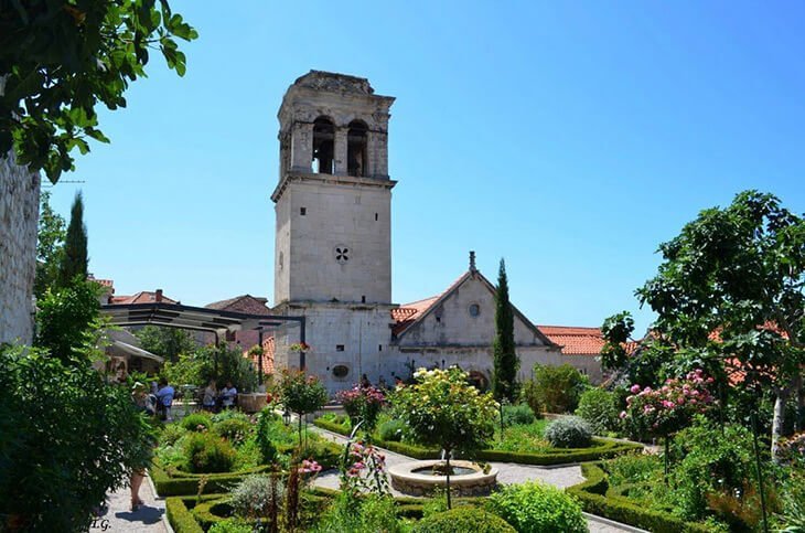 Šibenik Croatia: Top Things To Do, Attractions, Beaches, Restaurants 9 St.Lawrence Church and Monastery